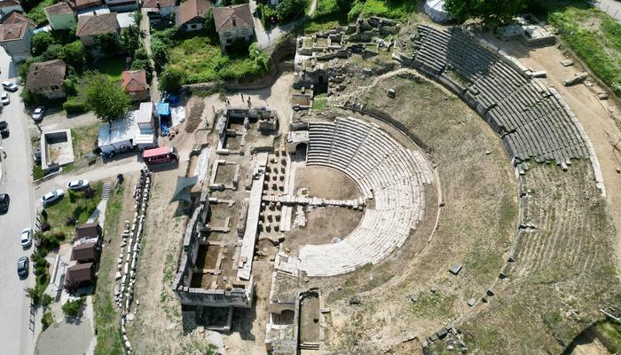 Kazı çalışmalarının sürdüğü Prusias ad Hypium Antik Kenti, FPV dron ile görüntülendi